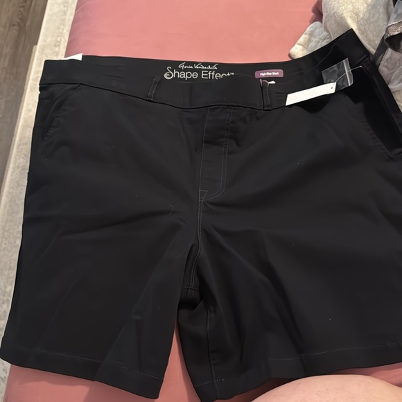 Gloria Vanderbilt Shorts Plus 24W - Picture 2 of 10